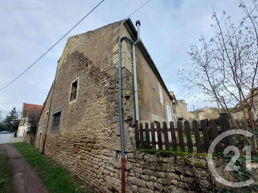 Maison à FLEZ-CUZY