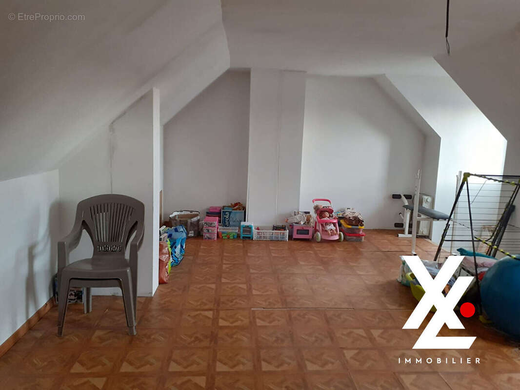 Maison à VELAINE-EN-HAYE