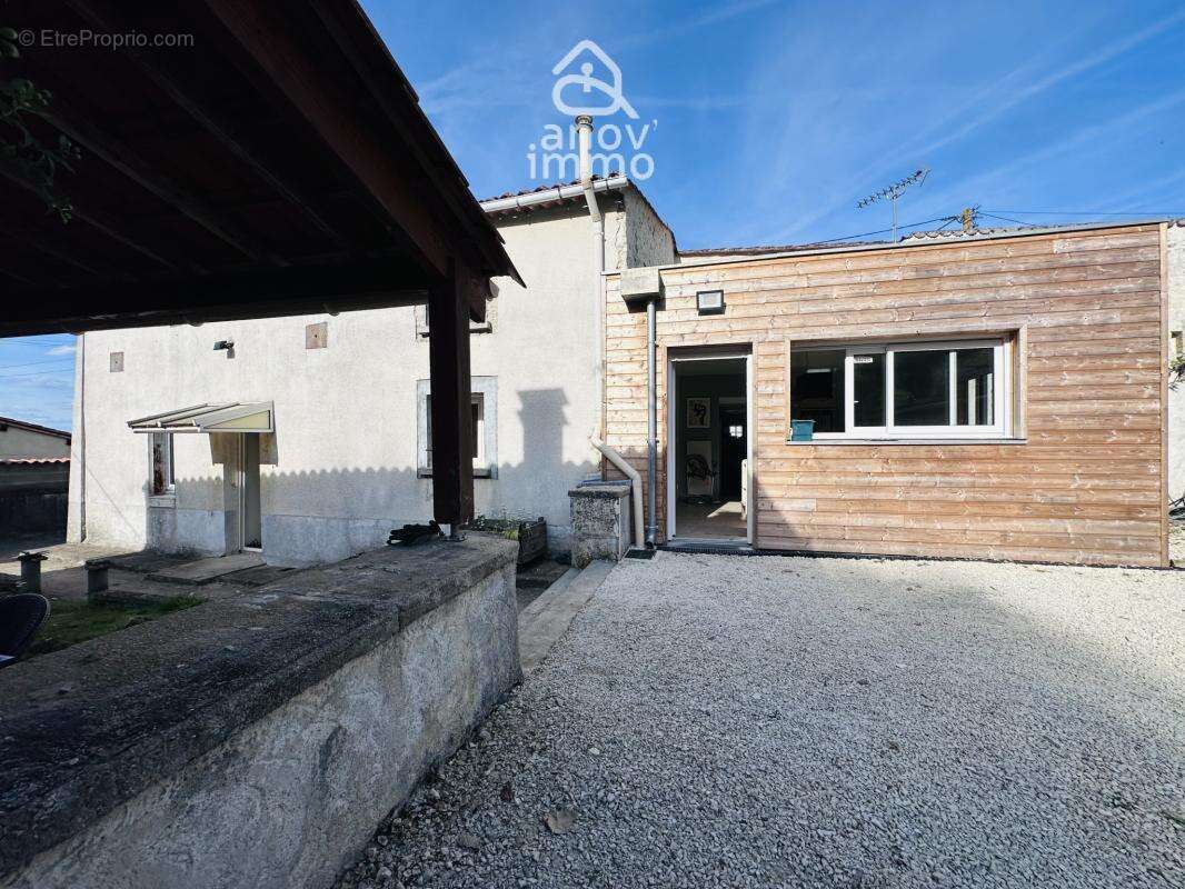 Maison à CHATEAUNEUF-SUR-CHARENTE