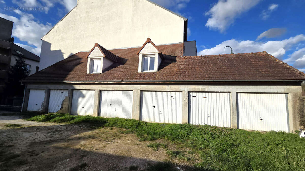 Parking à LA FERTE-SOUS-JOUARRE