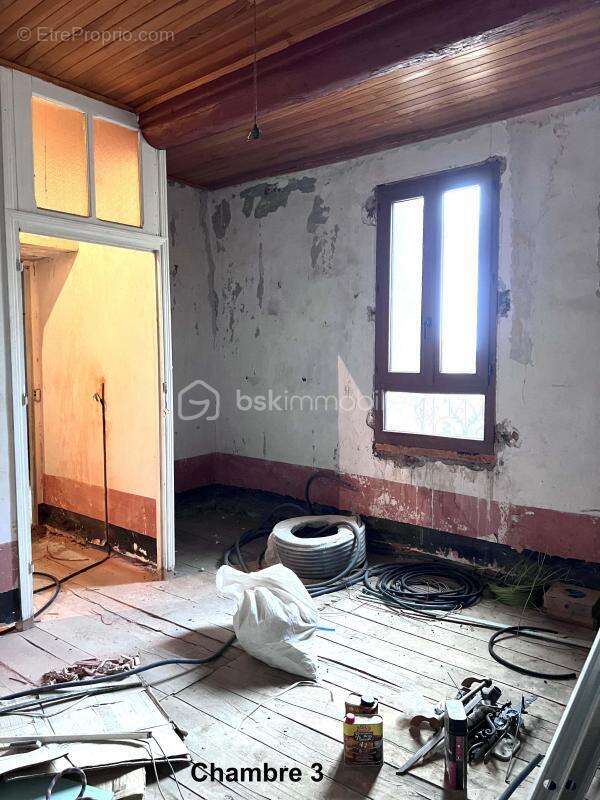 Maison en pierre R+1 de 144 m2 habitable avec combles de 63 m2 et cave voutée en sous sol de 88 m2 - photo 8