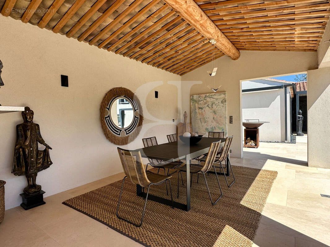 Maison à L'ISLE-SUR-LA-SORGUE