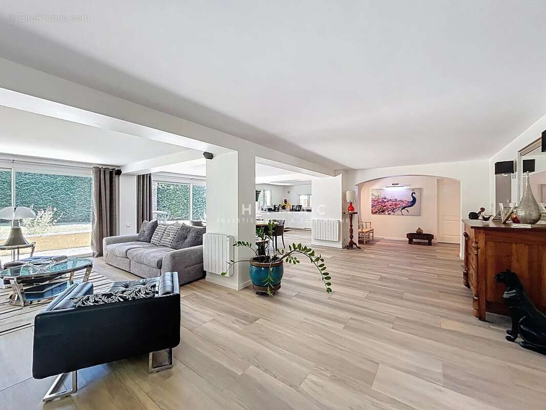 Maison à LA TOUR-DE-SALVAGNY