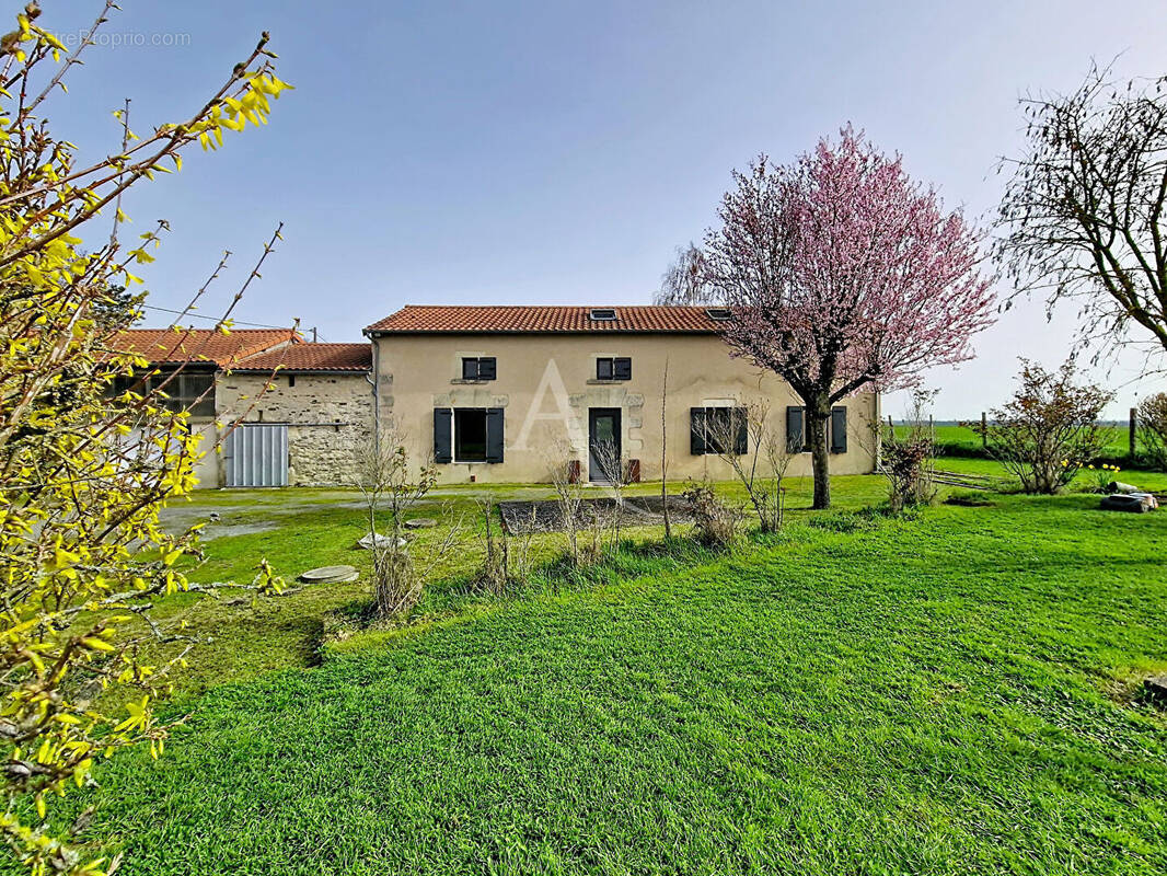 Maison à DOUE-LA-FONTAINE