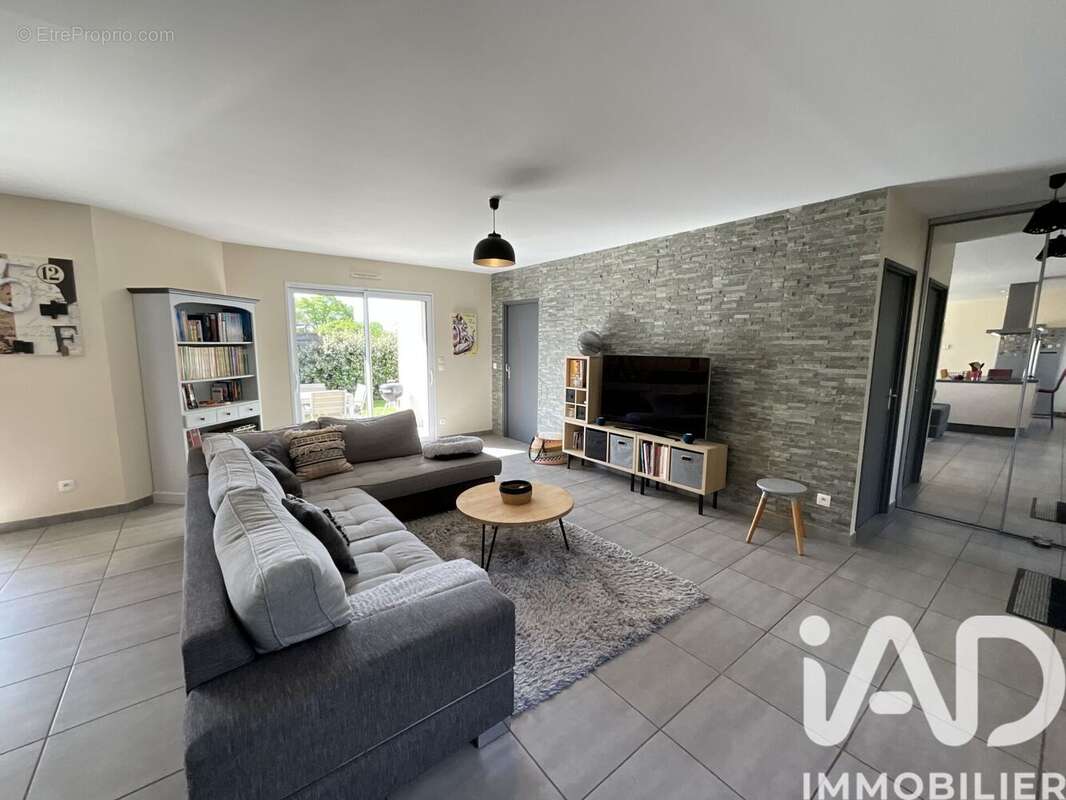 Photo 2 - Maison à ITEUIL