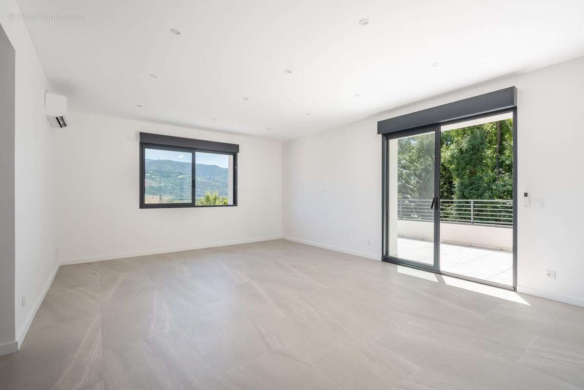Appartement à MONTBONNOT-SAINT-MARTIN