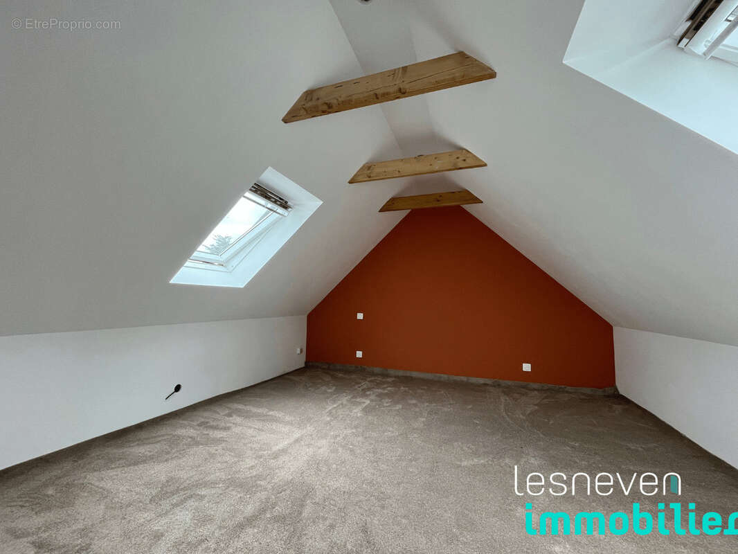 Appartement à PLOUNEVEZ-LOCHRIST