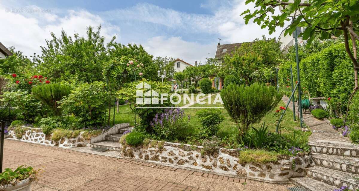 Maison à SAVIGNY-SUR-ORGE