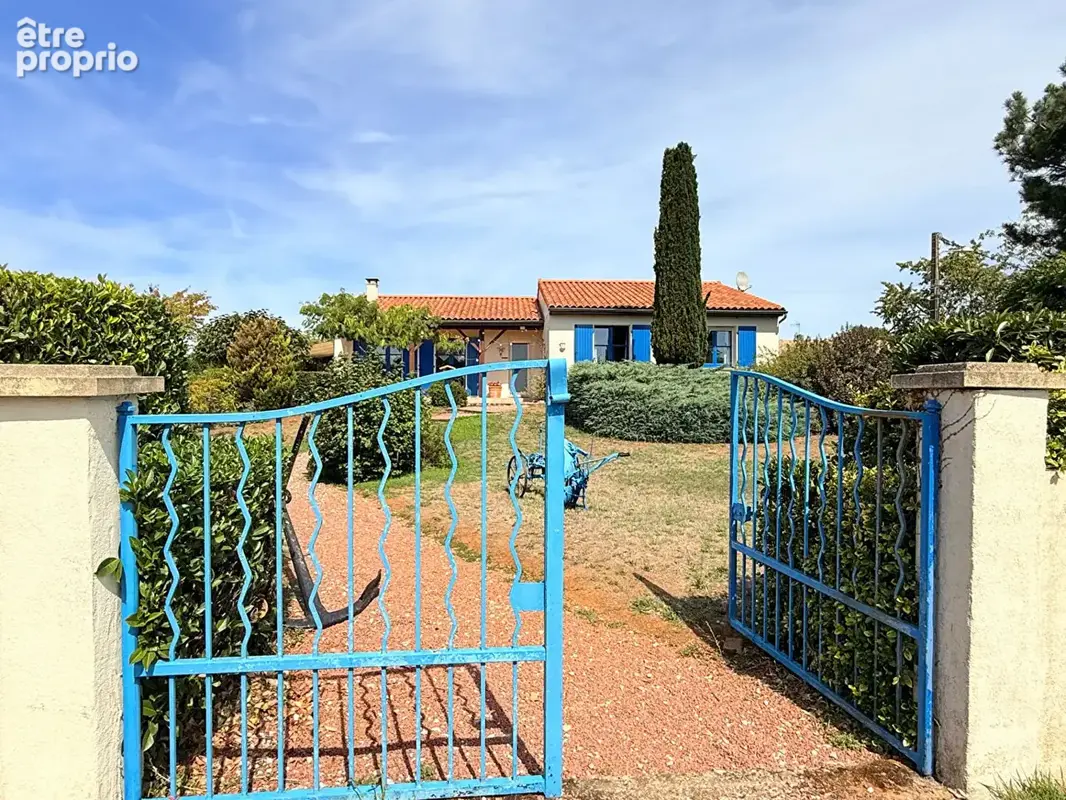 Volets bleus, piscine et vues sur la campagne, près de La Rochefoucauld - photo 3