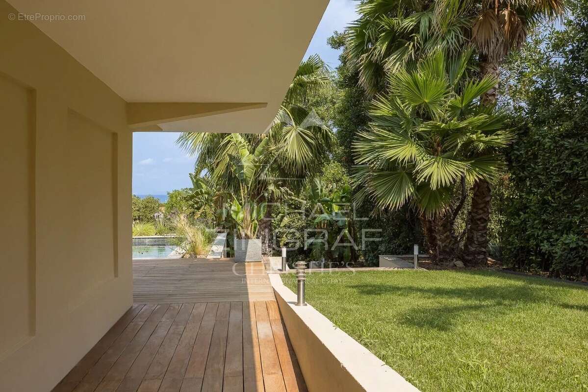 Splendide villa contemporaine rénovée  de 320 m² située dans un domaine privé - photo 17