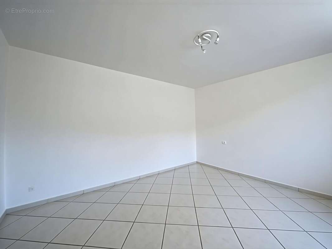 Photo 8 - Maison à VILLENEUVE-LA-GUYARD