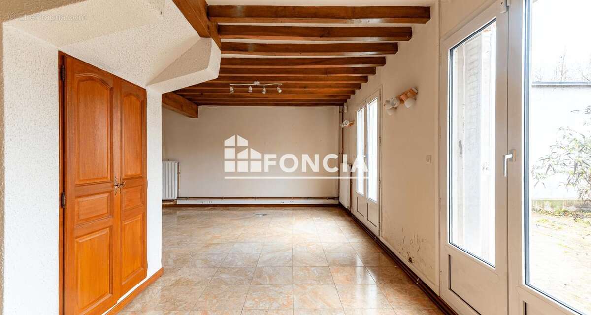 Maison à OZOIR-LA-FERRIERE