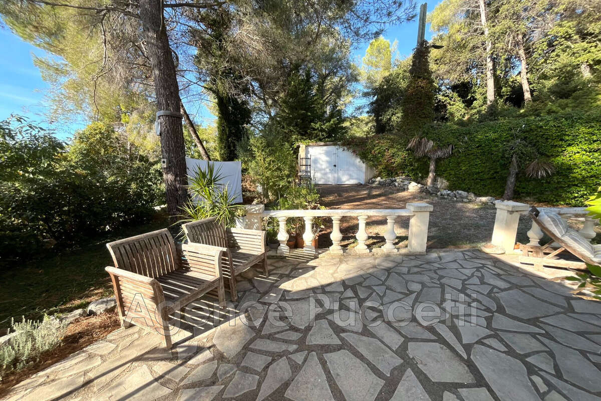 Maison à TOURRETTES-SUR-LOUP