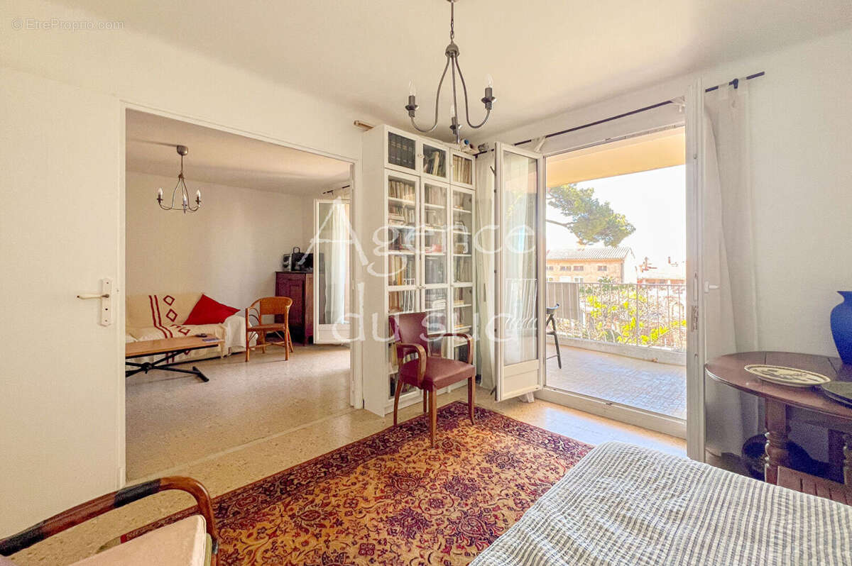Appartement à SAINT-CYR-SUR-MER