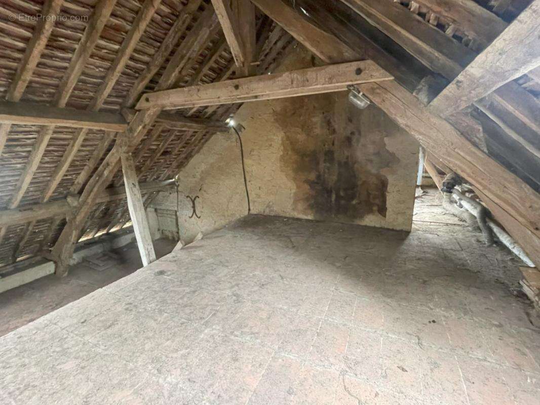 Maison à COURGENARD