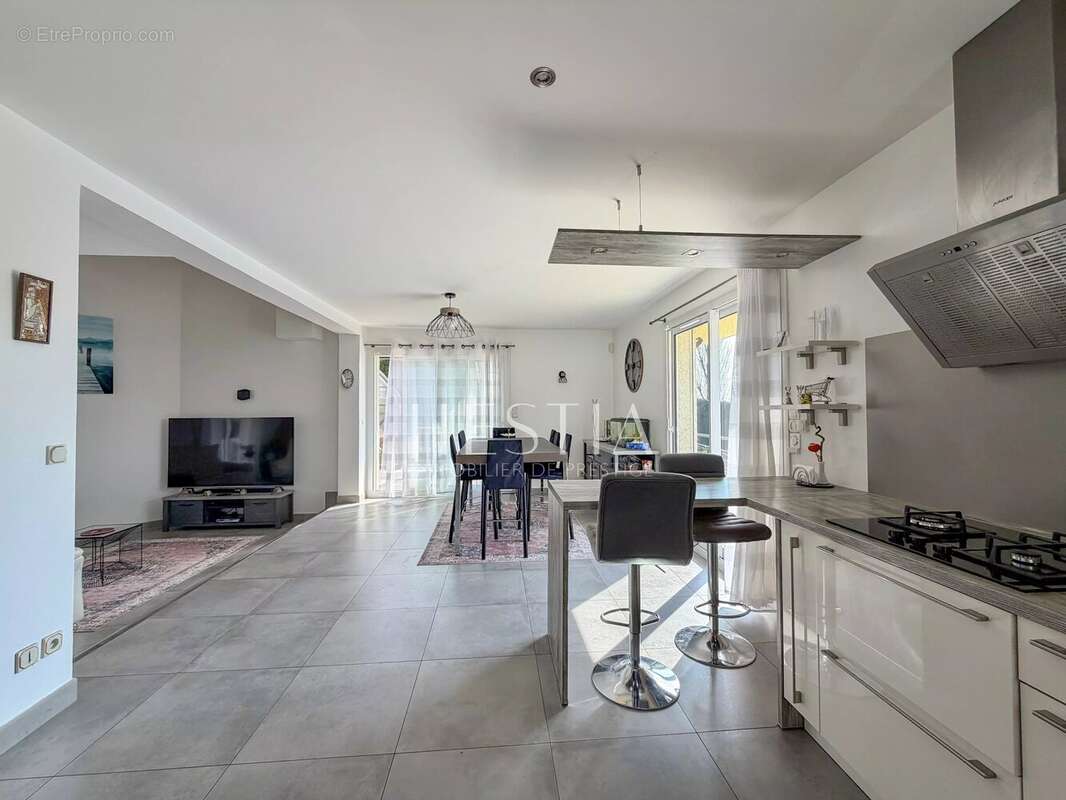 Maison à SAINT-MARTIN-BELLEVUE