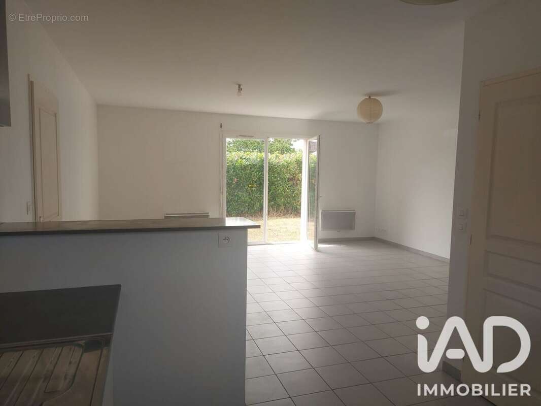 Maison 85 m² à Les Billaux  - photo 8