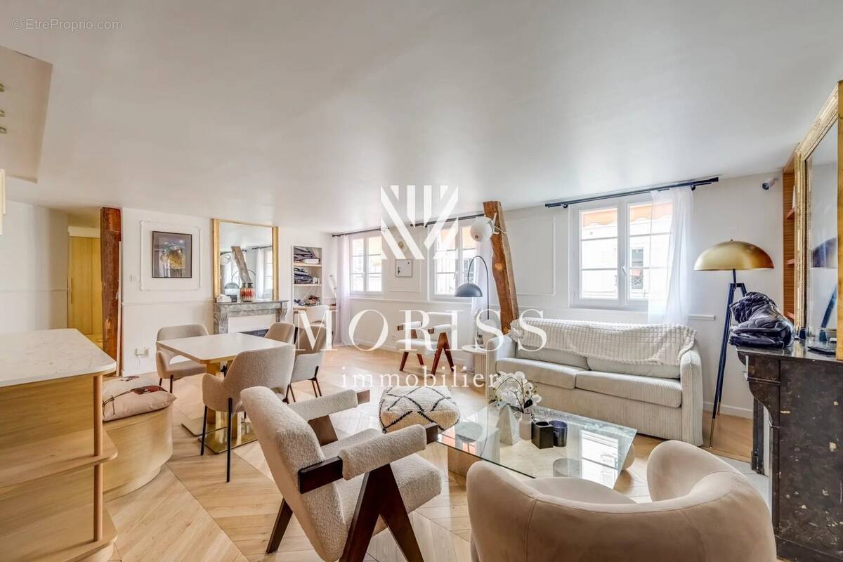 Appartement à PARIS-8E