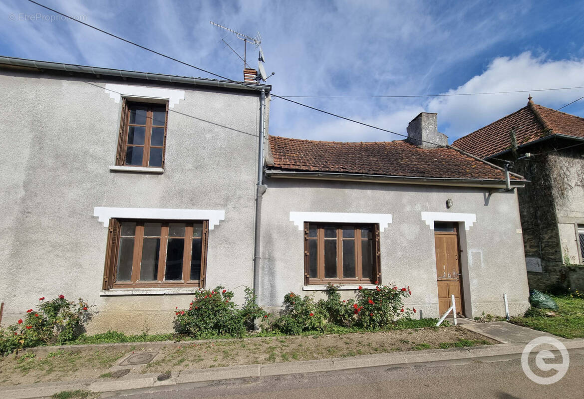 Maison à DOMECY-SUR-CURE