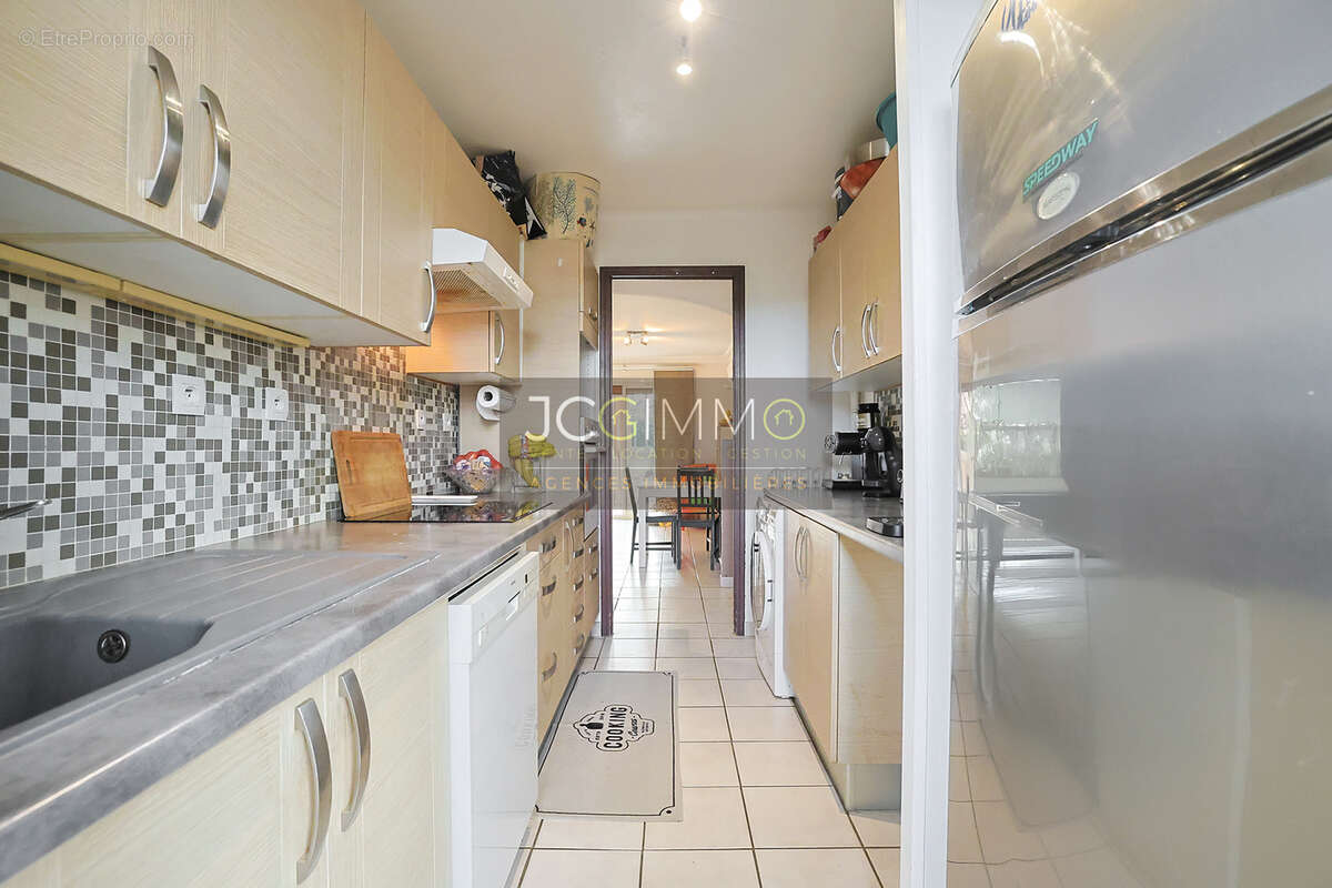 Appartement à CUERS