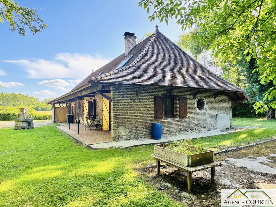 Maison à FRANGY-EN-BRESSE
