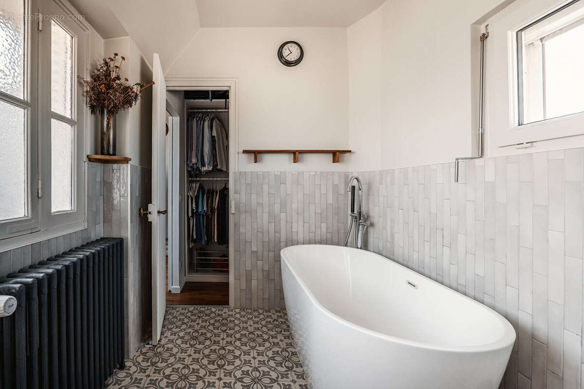 Appartement à PARIS-17E