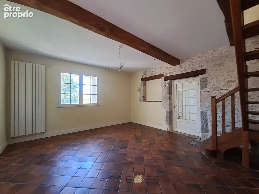 Maison de caractère en pierre dans un hameau . - photo 5