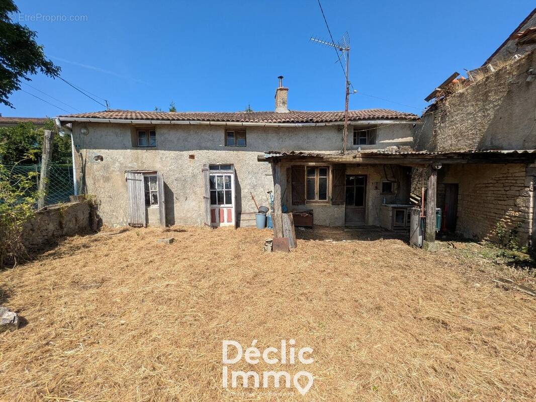 Maison à AUNAC