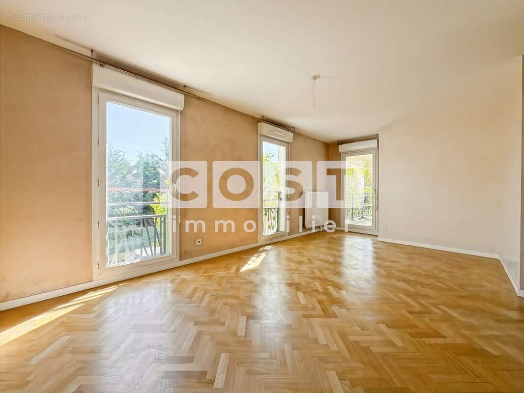 Appartement à GENNEVILLIERS