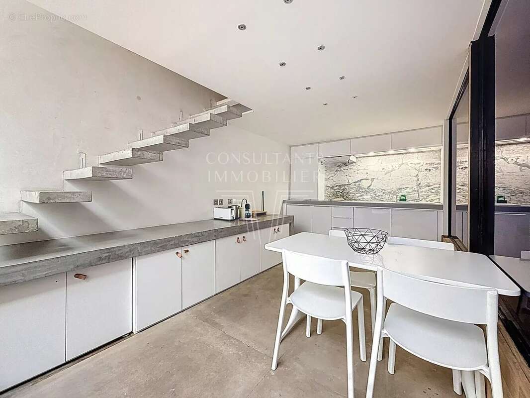 Appartement à PARIS-11E