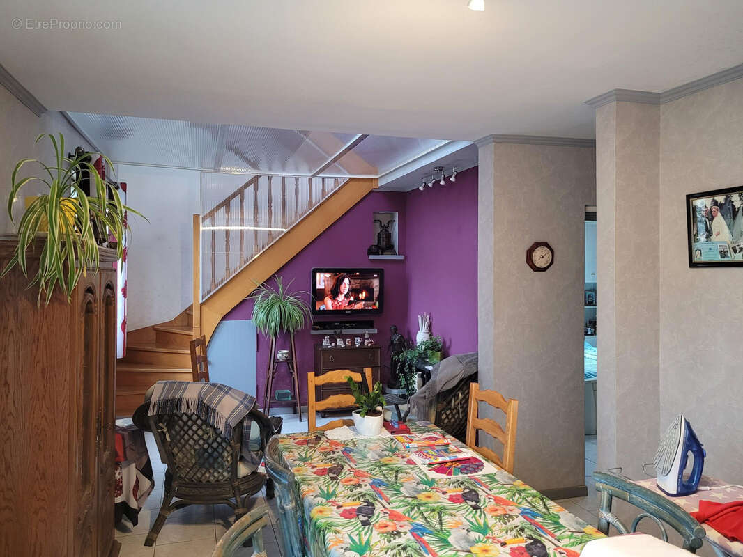 Maison à AVESNELLES