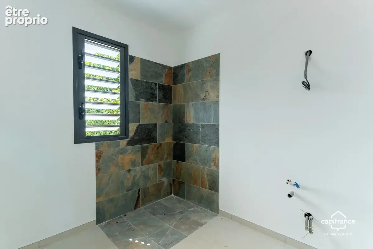 L’Étang-Salé – Villa T4 avec 3 chambres, varangue et jardin - photo 5