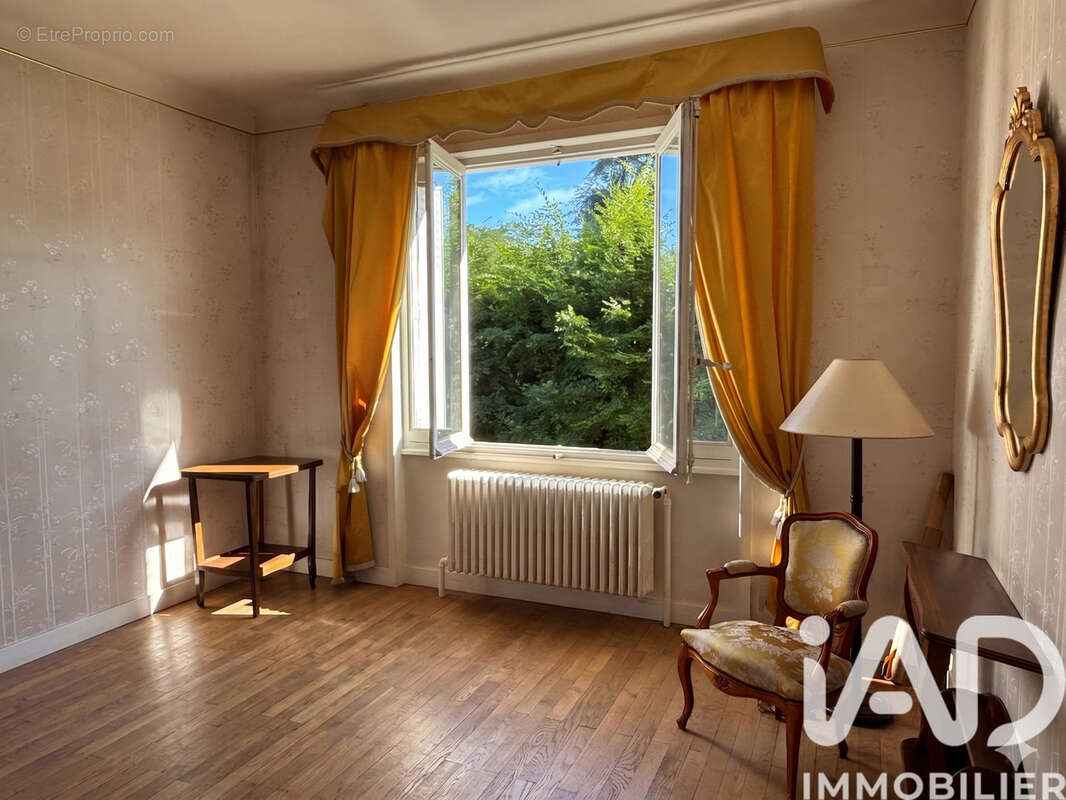 Maison 170 m² à Limas  - photo 6