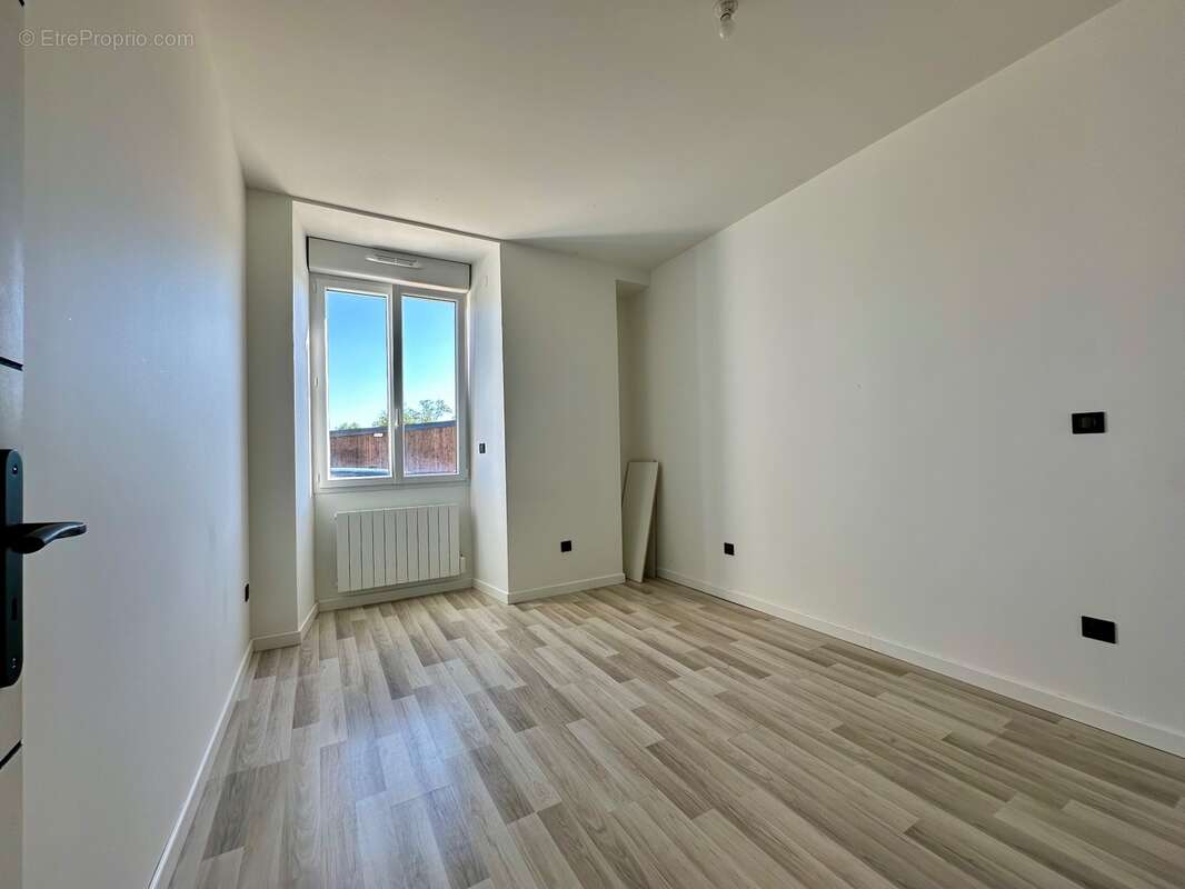 Duplex 100 m2 en rez-de-jardin à vendre 3 pièces FORGES LES BAINS (91) - photo 12