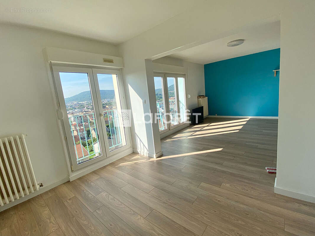 Appartement à CLOUANGE