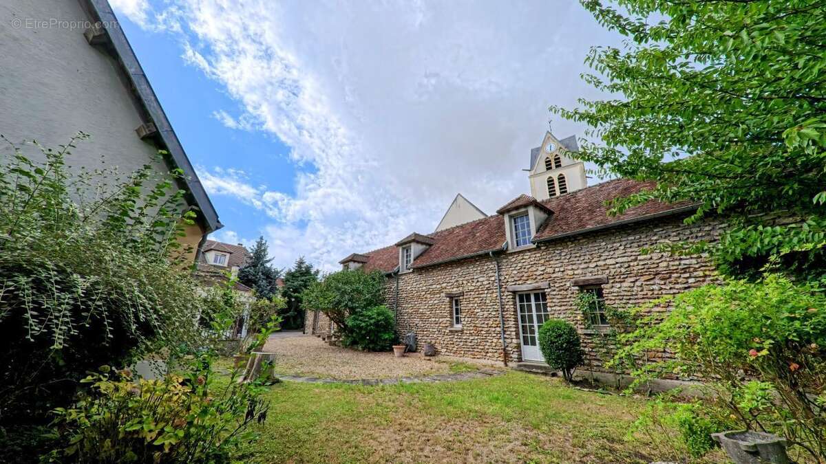 Maison à CHEVRY-COSSIGNY