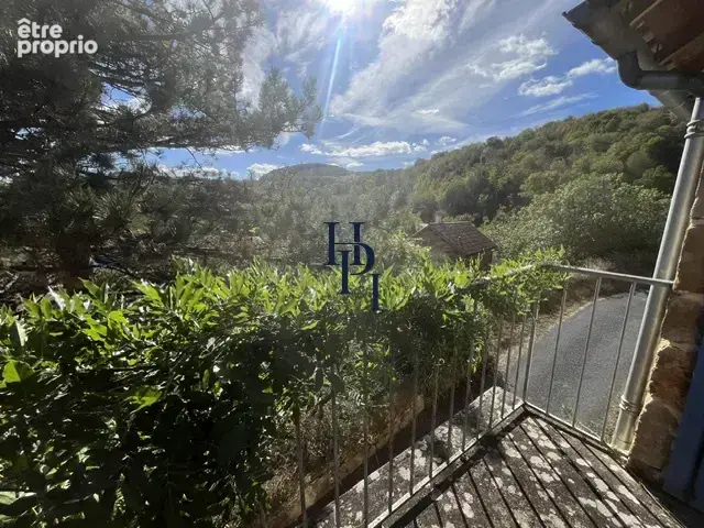 Maison de village avec terrasses et jardin. - photo 2