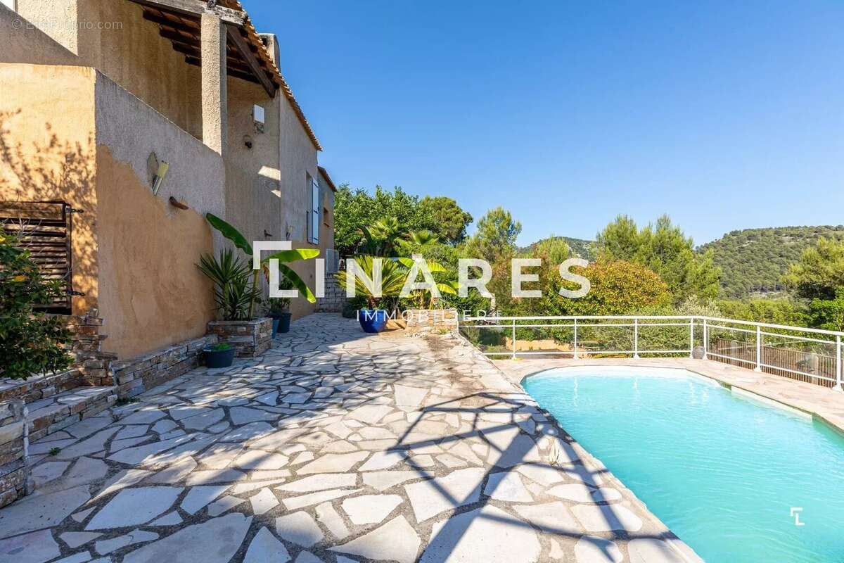 LE MAS DES COLLINES - Maison 242m2 (160 m² +  2 T2 indépendants = 1800€/mois) - Piscine -Terrasses - Garage - 13470 Carnoux en P - photo 6