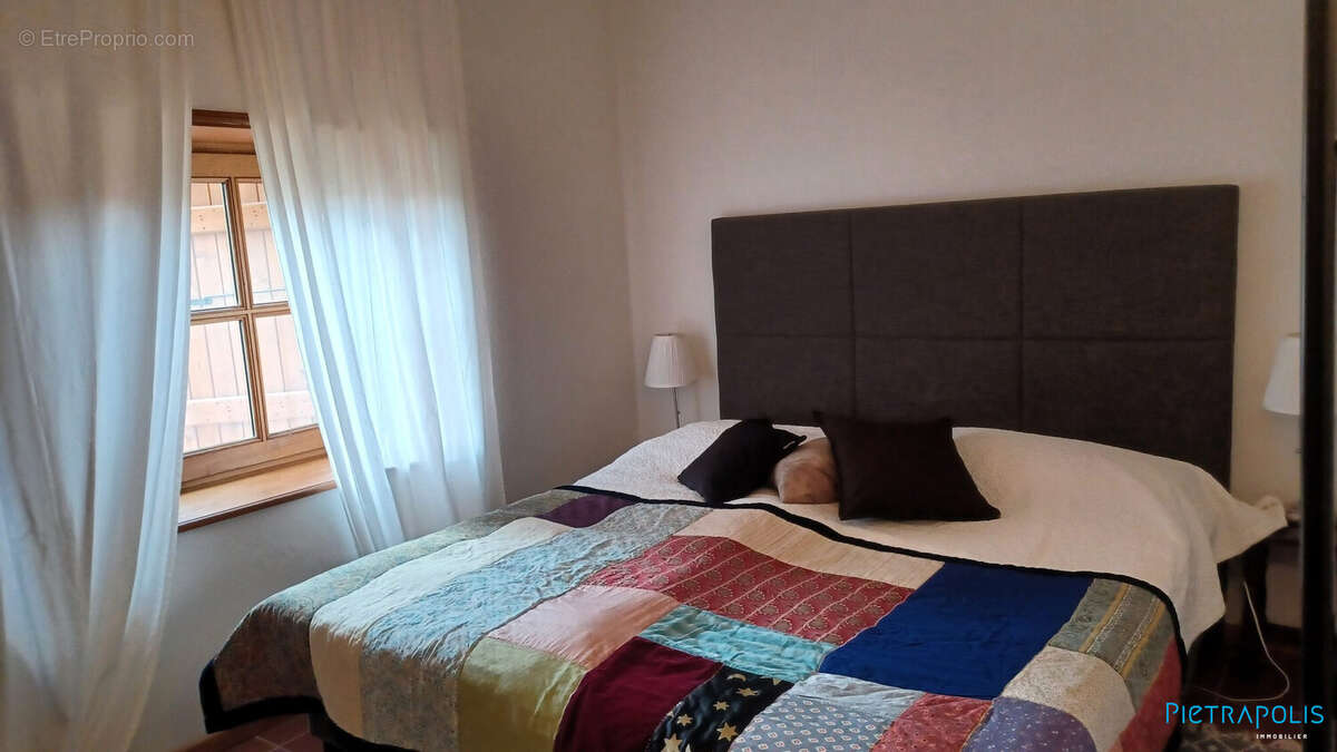 Appartement 299 m² à La Genete  - photo 8