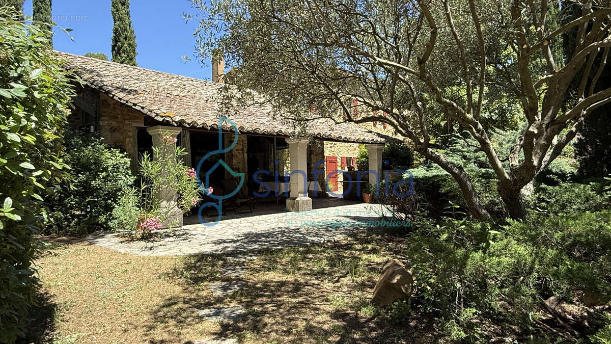 À 15 minutes d’Uzès, magnifique mas en pierre plein de charme, au cœur de la nature. - photo 2