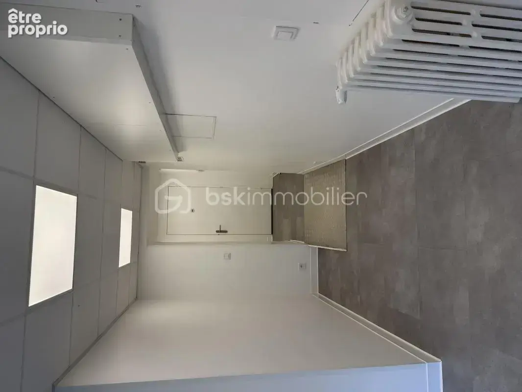 Immeuble de rapport - Local commercial avec 2 cellules - 2 appartements T2 - photo 13
