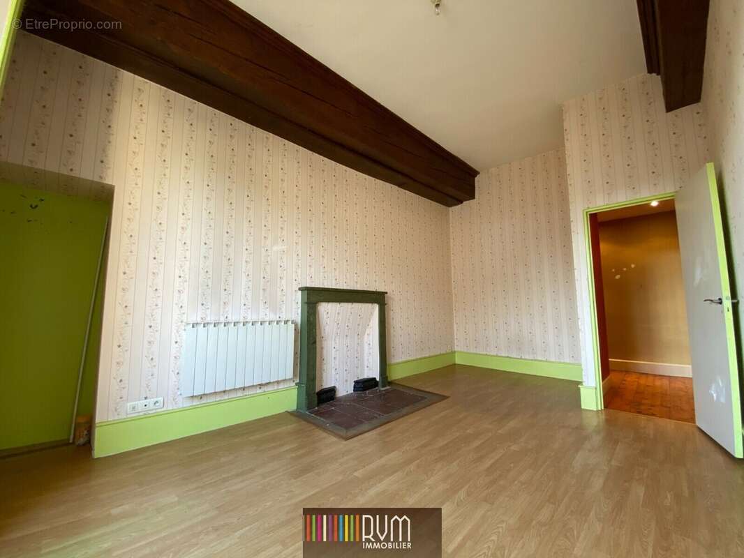 Appartement à PONCIN