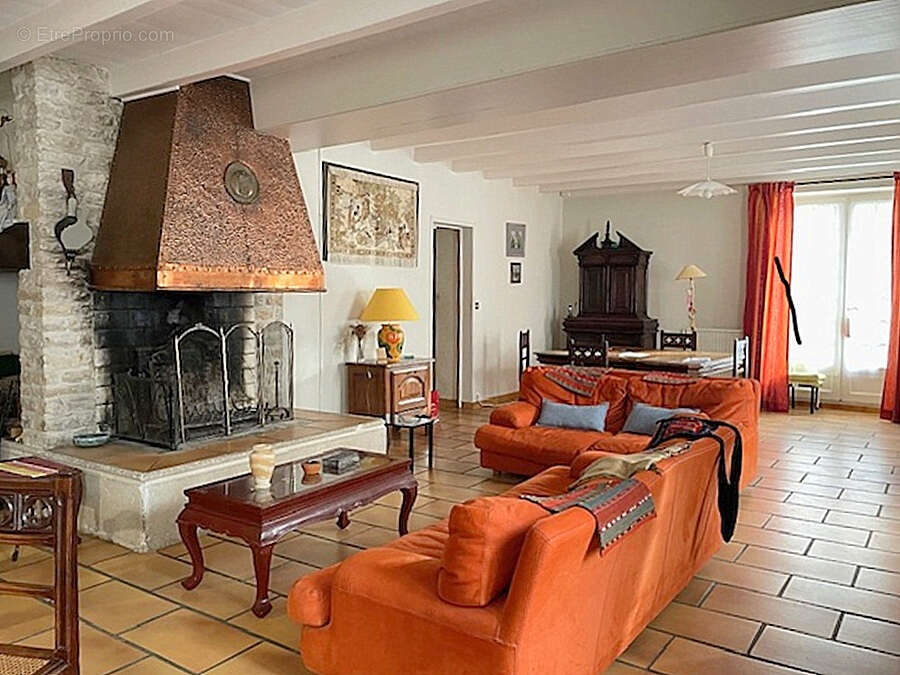 Maison à SAINT-SAUVEUR-D'AUNIS