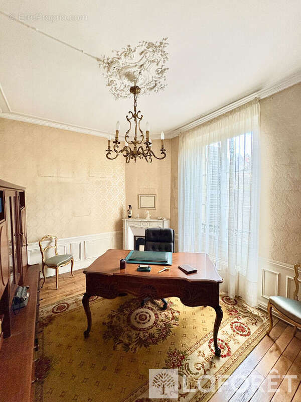 Fontainebleau rue Pasteur. Maison de famille jardin parkings - photo 3
