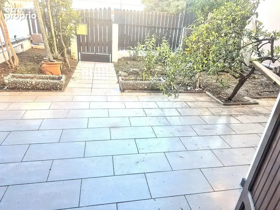 Appt T4 rdc avec un jardin 97400 Saint Denis - photo 2