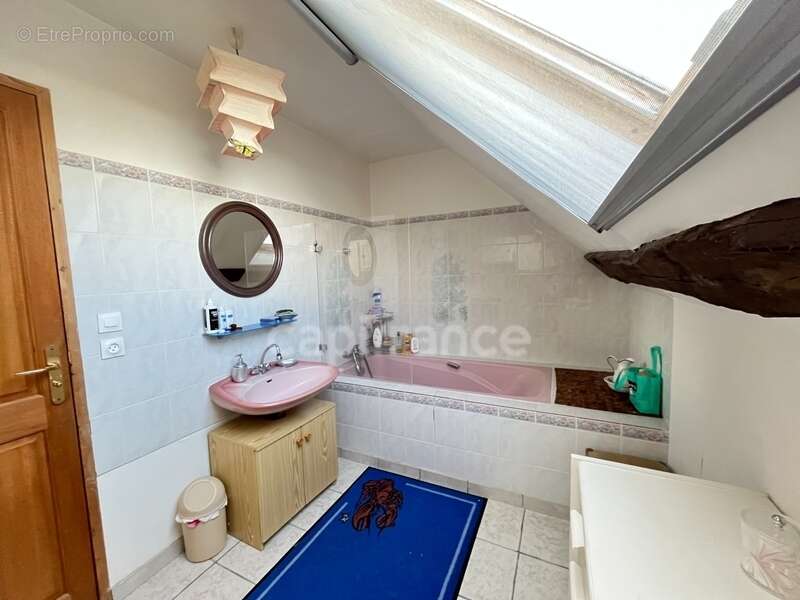 Maison de village - dpe : c - 4 chambres - piscine couverte - aucuns travaux a prevoir - photo 9