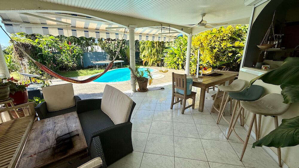 Maison à RIVIERE-SALEE