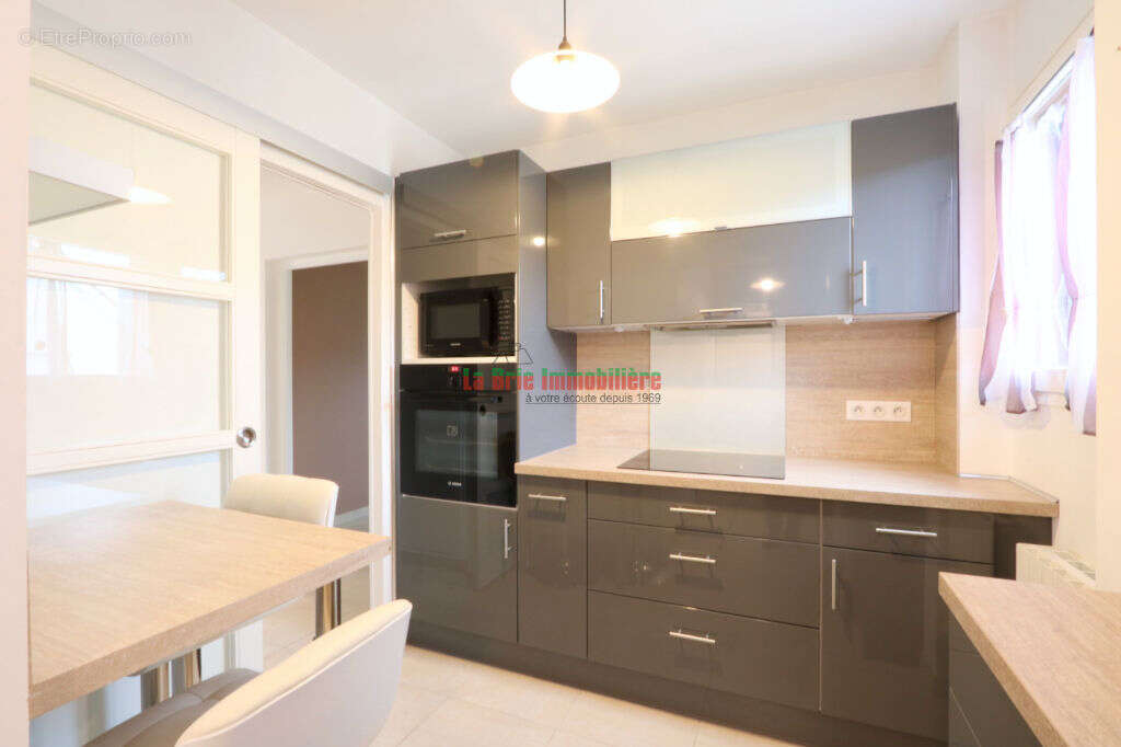 Appartement à MANDRES-LES-ROSES