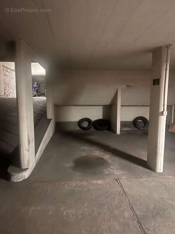 Parking à PARIS-10E