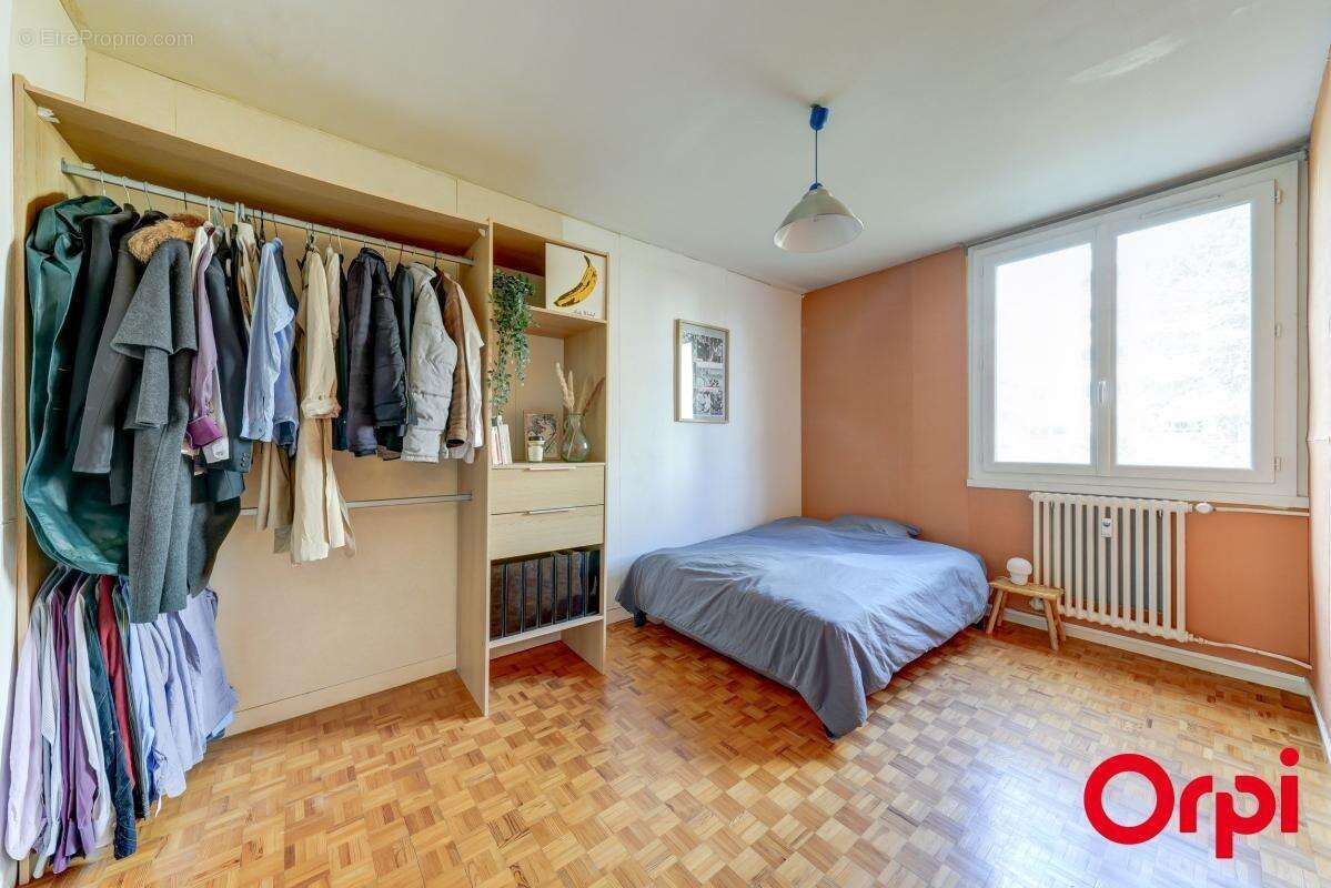 Appartement type T3 de 68 m2 avec balcon proche du métro Cuire et de la Croix Rousse - photo 7